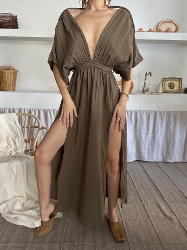 Emaline V Yaka Organik Müslin Kumaş Yırtmaçlı Elbise Kahverengi - 4